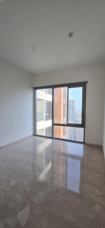 Room in 3 BHK Apartment at Piramal Mahalaxmi, Mahalaxmi – for Rent