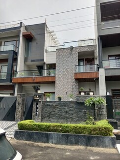 6 BHK + Extra Room Independent House For Sale in TDI city