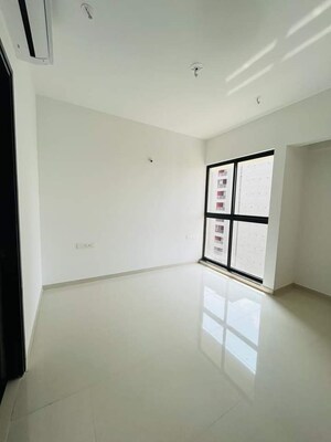 Room in 2.5 BHK Apartment at Lodha Palava Downtown, Dombivli East – for Rent