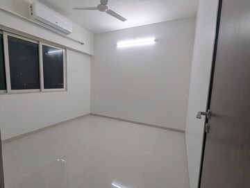 Room in 1 BHK Apartment at Omkar Signet, Malad East – for Rent