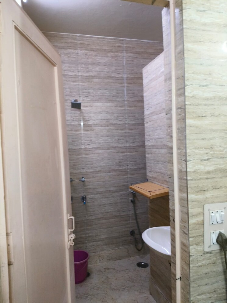 Bathroom, lajpat nagar 1 Bedroom 500 Sq.Ft. Builder Floor In Lajpat Nagar Delhi 9548868
