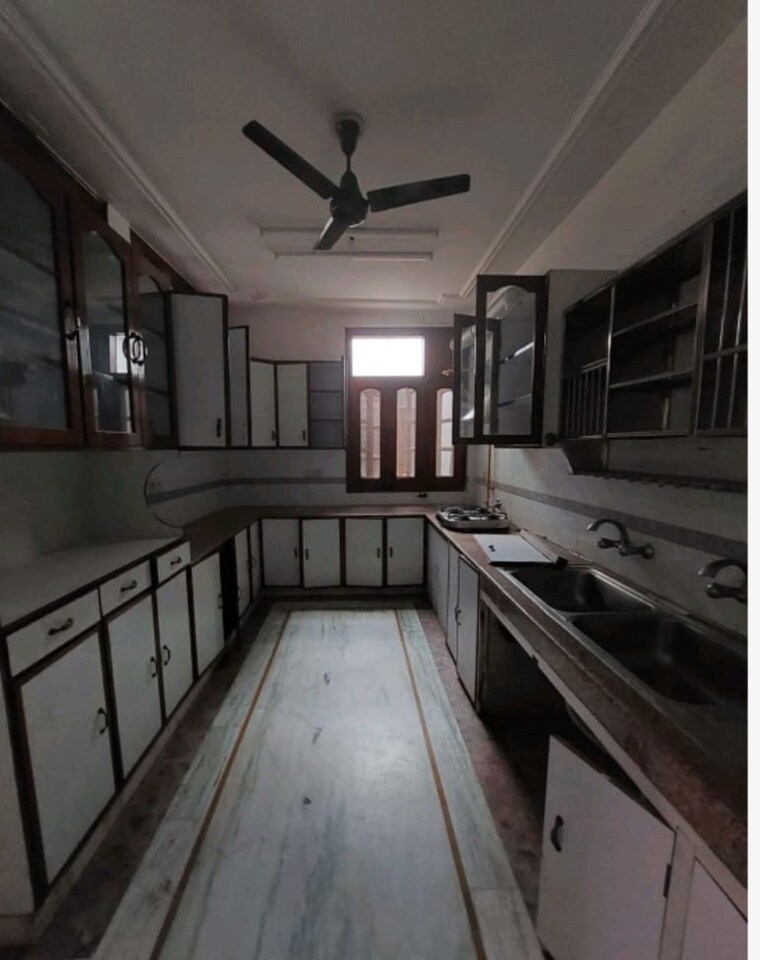 Balcony, south extension ii 4 Bedroom 300 Sq.Ft. Builder Floor In South Extension ii Delhi 9548875