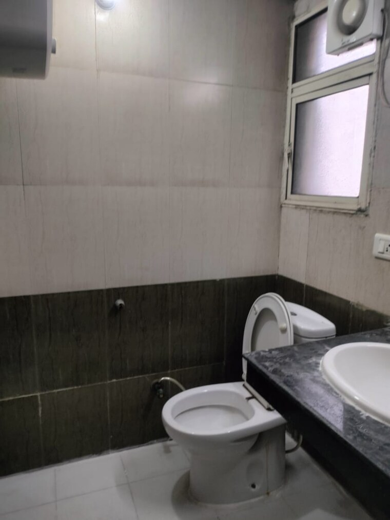 Bathroom, nimbus-the-hyde-park 3 Bedroom 1320 Sq.Ft. Apartment In Sector 78 Noida 9548882