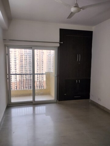 Room in 3 BHK Apartment at Nimbus The Hyde park, Sector 78 – for Rent