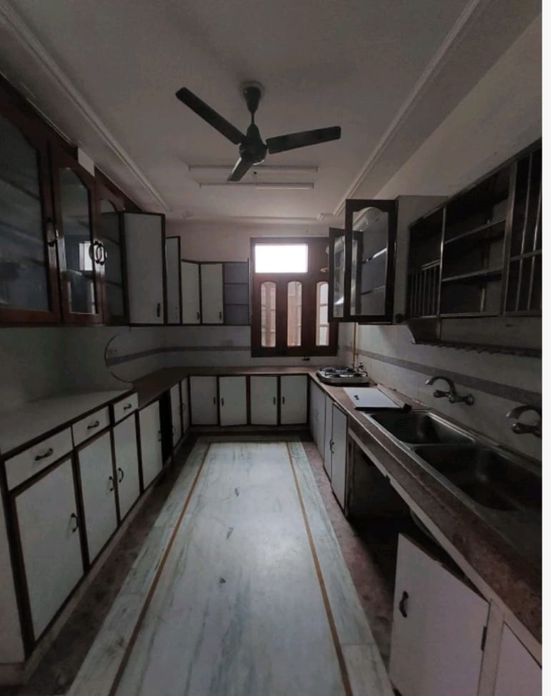 3 BHK Builder Floor For Rent in South Extension II