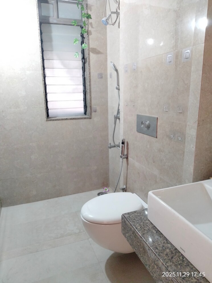 Bathroom, piramal-sunteck-signia-waterfront 3 Bedroom 1934 Sq.Ft. Apartment In Airoli Sector 14 Navi Mumbai 9548936