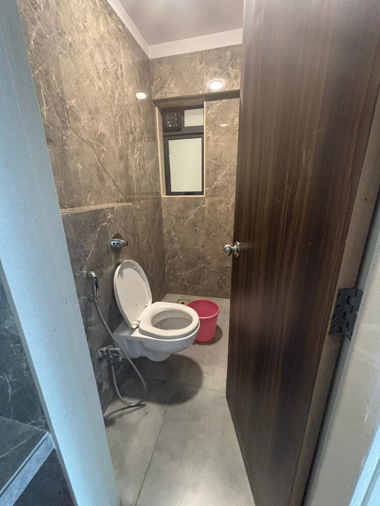 Bathroom, dn nagar 2 Bedroom 655 Sq.Ft. Apartment In Dn Nagar Mumbai 9548937