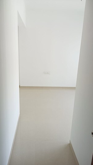 Room in 2 BHK Apartment at Kalpataru Immensa, Kolshet Road – for Rent