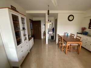 Parking in 2 BHK Apartment at Dn Nagar – for Rent