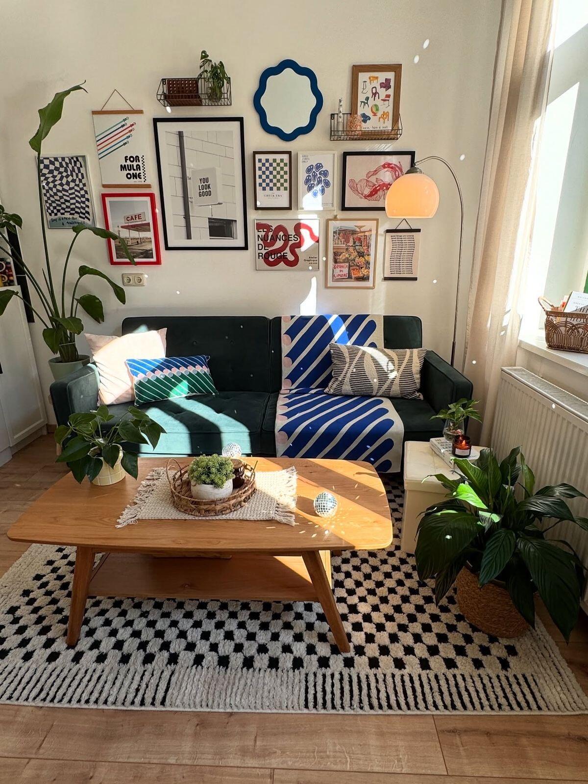 2 BHK + Servant Room Apartment For Rent in  Yari Road, Yari Road, an