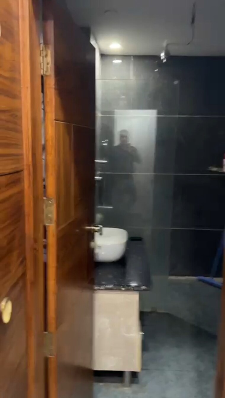 Bathroom, bptp-parkland-pride 3 Bedroom 200 Sq.Yd. Builder Floor In Sector 77 Faridabad 9548980