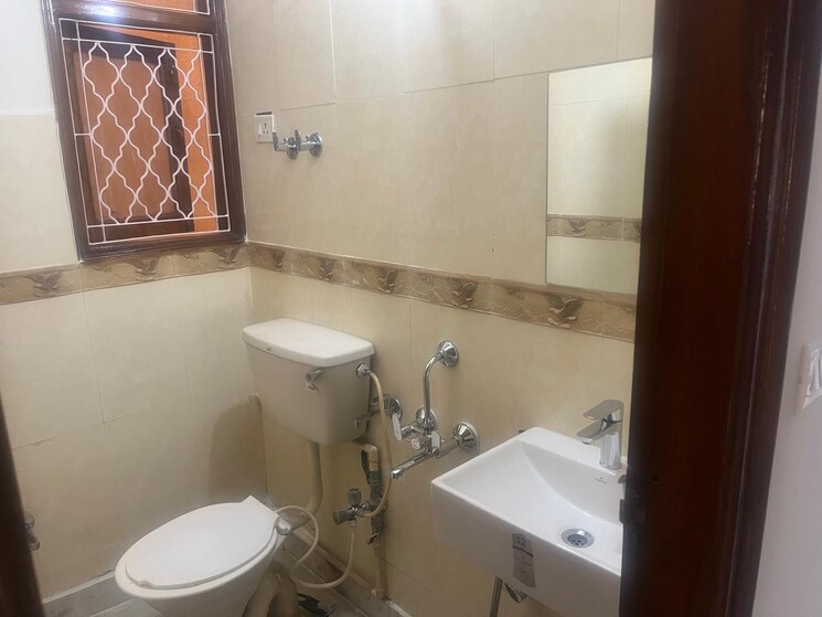 Bathroom, south extension ii 3 Bedroom 500 Sq.Yd. Builder Floor In South Extension ii Delhi 9548991