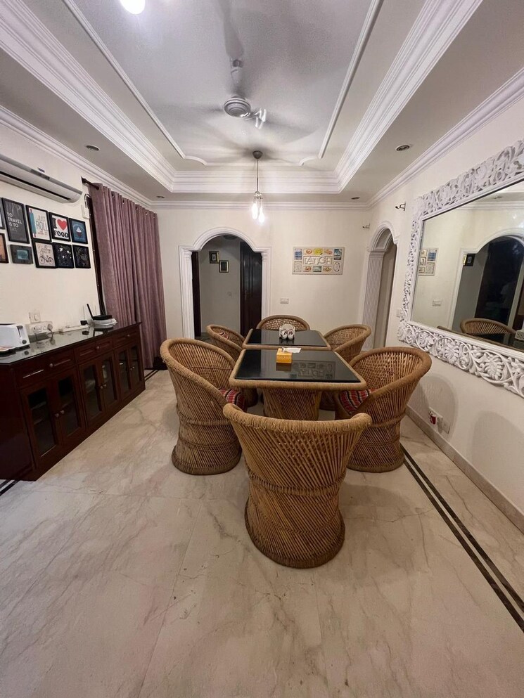 Living Room, south extension ii 3 Bedroom 500 Sq.Yd. Builder Floor In South Extension ii Delhi 9548993