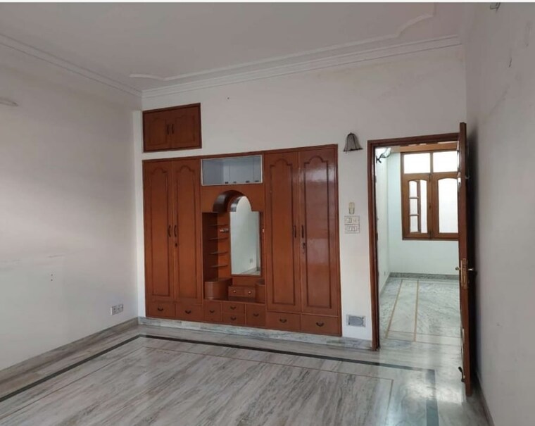 Room, south extension ii 4 Bedroom 500 Sq.Yd. Builder Floor In South Extension ii Delhi 9549000