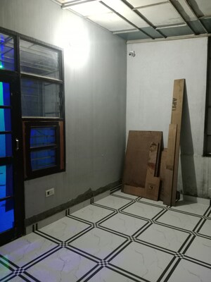 Room in 1.5 BHK Builder Floor at Sector 18 – for Rent