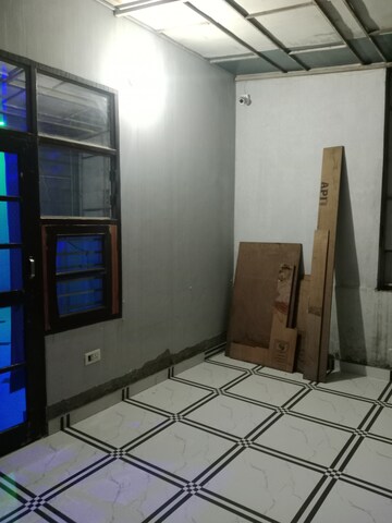 Room in 1.5 BHK Builder Floor at Sector 18 – for Rent