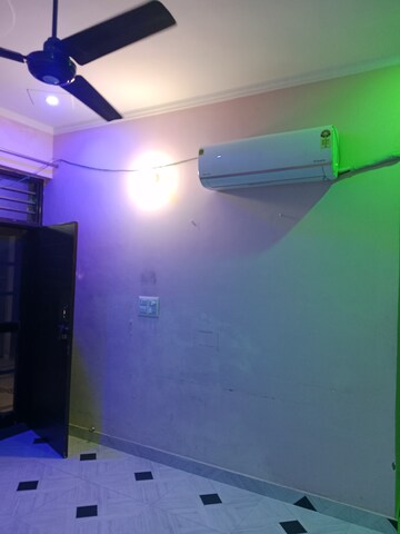 Room in 1.5 BHK Builder Floor at Sector 18 – for Rent