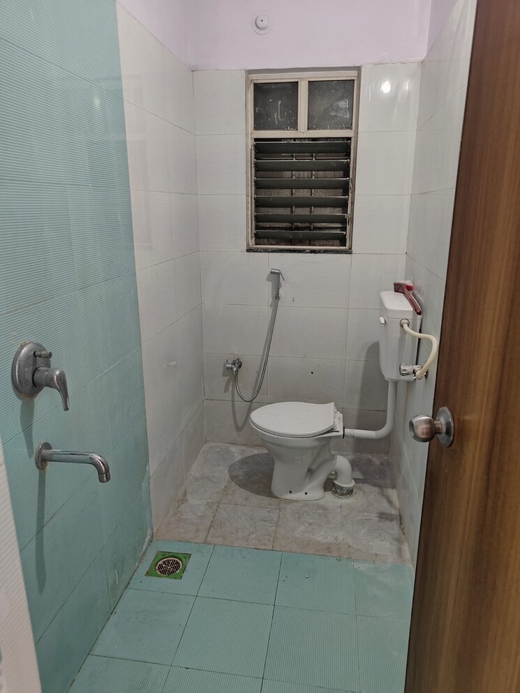 Bathroom, kumar-primavera 2 Bedroom 823 Sq.Ft. Apartment In Wadgaon Sheri Pune 9549021