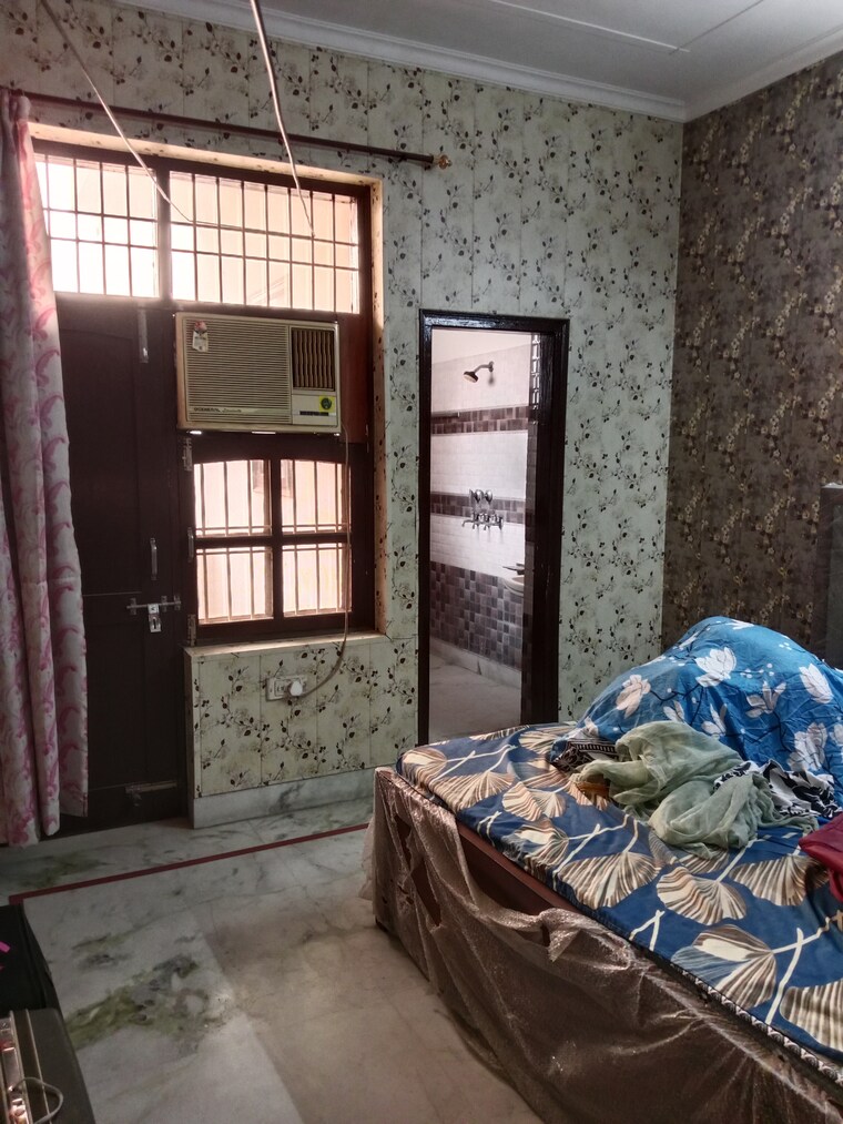 Room, sector 13 3 Bedroom 1800 Sq.Ft. Builder Floor In Sector 13 Panipat 9549022