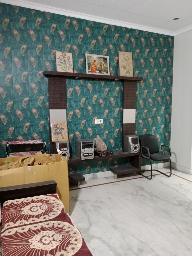 Room, sector 13 3 Bedroom 1800 Sq.Ft. Builder Floor In Sector 13 Panipat 9549022