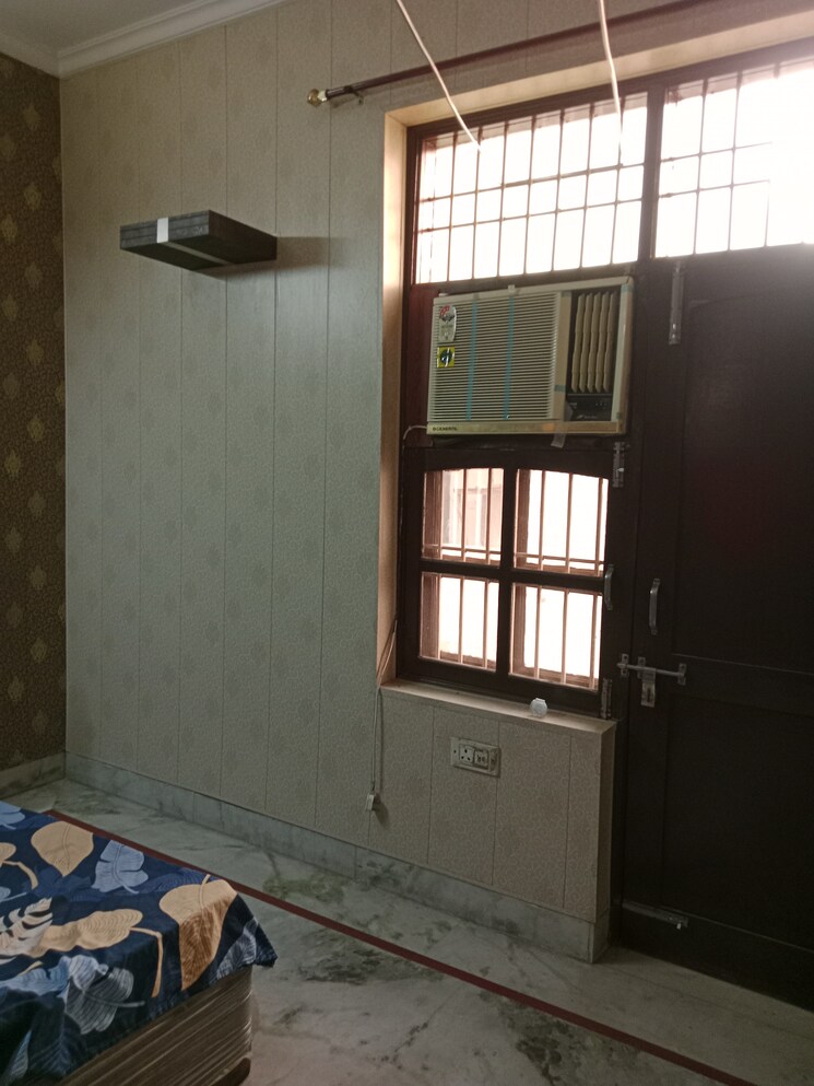Room, sector 13 3 Bedroom 1800 Sq.Ft. Builder Floor In Sector 13 Panipat 9549022