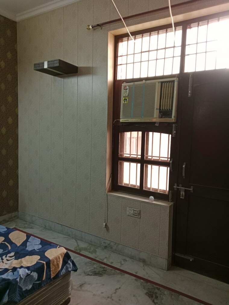Room, sector 13 3 Bedroom 1800 Sq.Ft. Builder Floor In Sector 13 Panipat 9549022