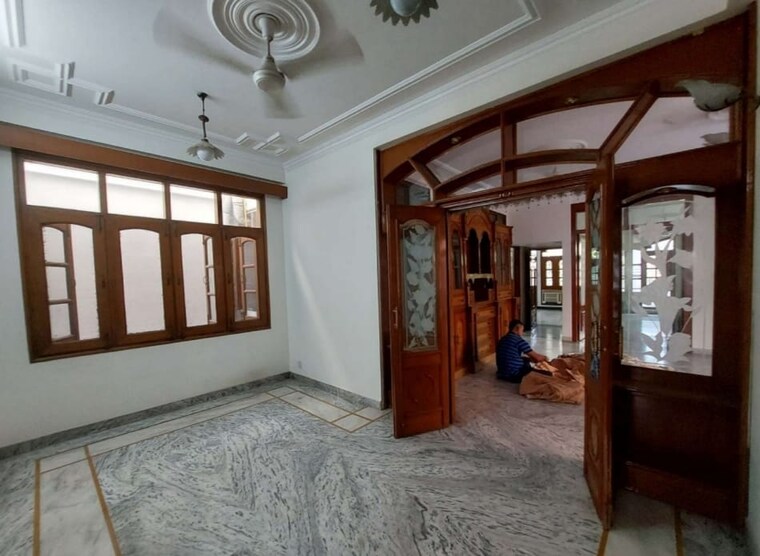 Bedroom, south extension ii 4 Bedroom 500 Sq.Yd. Builder Floor In South Extension ii Delhi 9549024