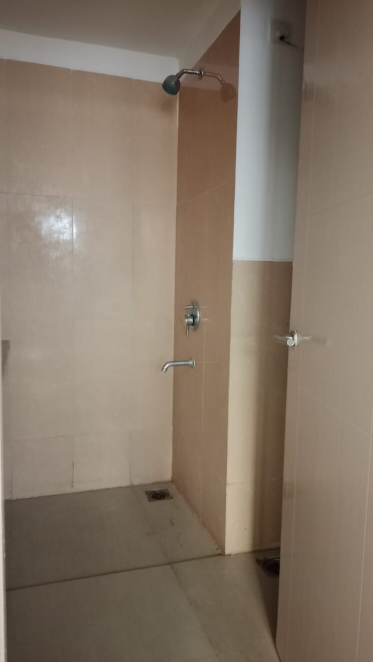 Bathroom, emaar-emerald-floors-premier 4 Bedroom 1975 Sq.Ft. Apartment In Sector 65 Gurgaon 9549041