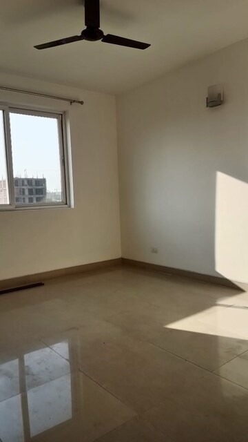 Room in 4 BHK Apartment at Emaar Emerald Floors Premier, Sector 65 – for Sale