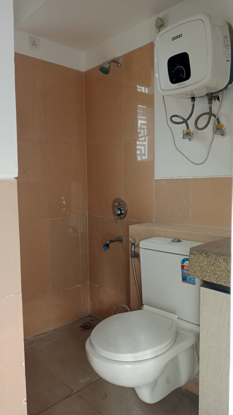 Bathroom, emaar-emerald-floors-premier 4 Bedroom 1975 Sq.Ft. Apartment In Sector 65 Gurgaon 9549041