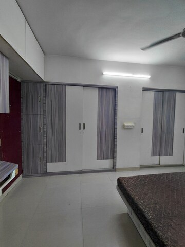 Furnished Amenities in 2 BHK Apartment at La Classic, Malad West – for Rent