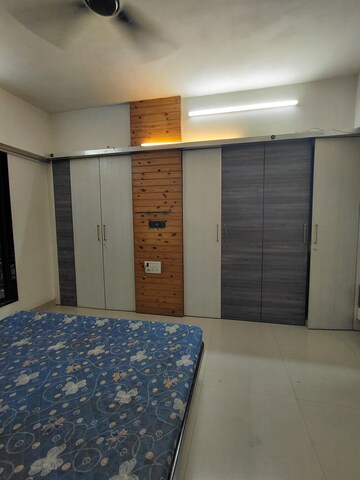 Furnished Amenities in 2 BHK Apartment at La Classic, Malad West – for Rent