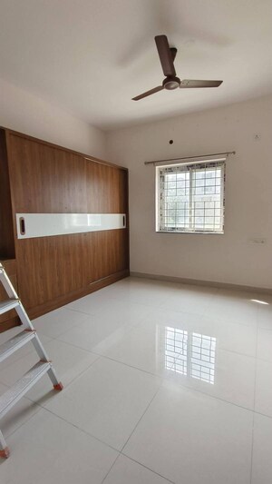 Room in 2 BHK Apartment at Kondapur – for Rent