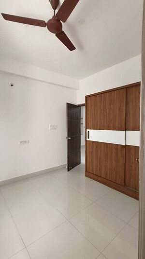 Room in 2 BHK Apartment at Kondapur – for Rent