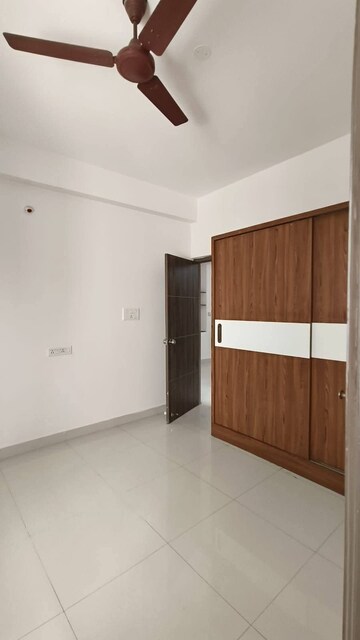 Room in 2 BHK Apartment at Kondapur – for Rent