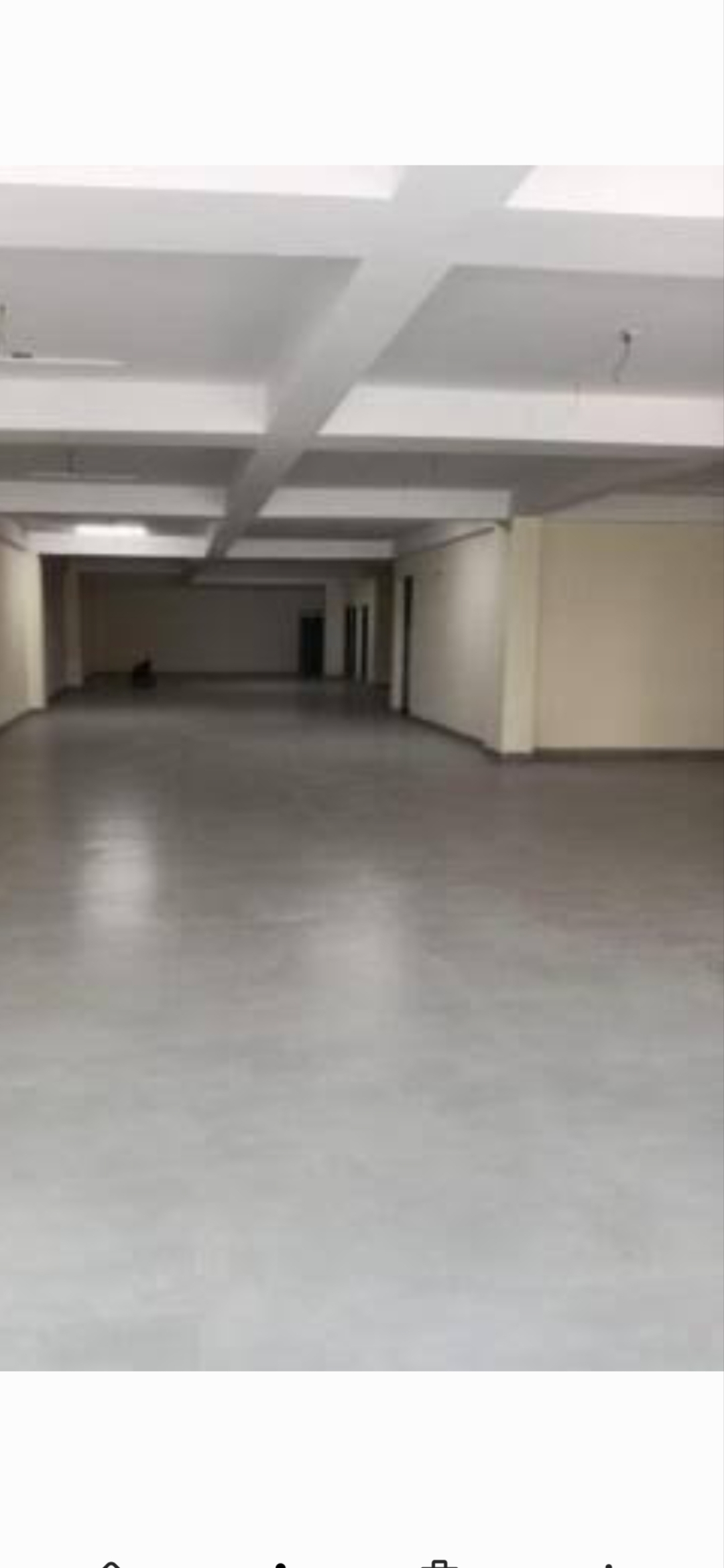 Showroom For Rent in Off Linking Road
