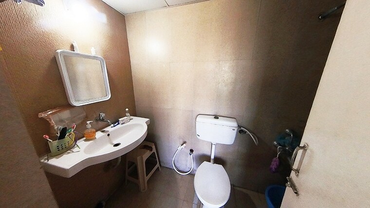 Bathroom, jagatpur 2 Bedroom 1210 Sq.Ft. Apartment In Jagatpur Ahmedabad 9549100