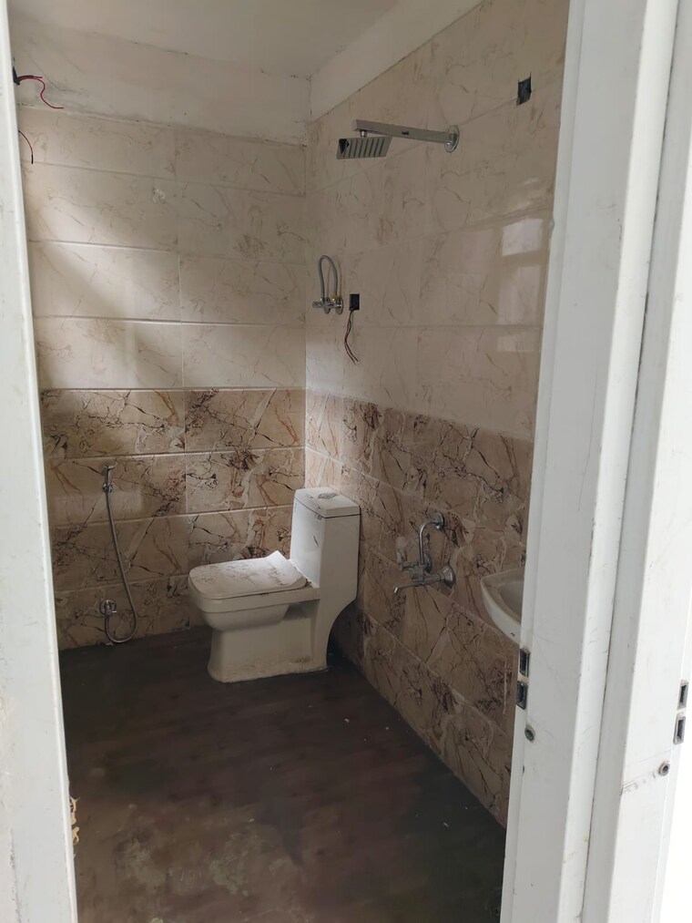 Bathroom, saket 1 Bedroom 450 Sq.Ft. Builder Floor In Saket Delhi 9549146