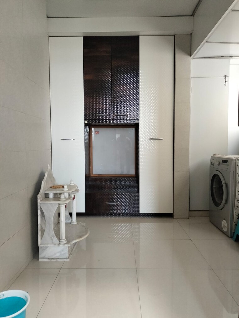 Bathroom, one-hiranandani-park 3 Bedroom 1400 Sq.Ft. Apartment In Ghodbunder Road Thane 9549157