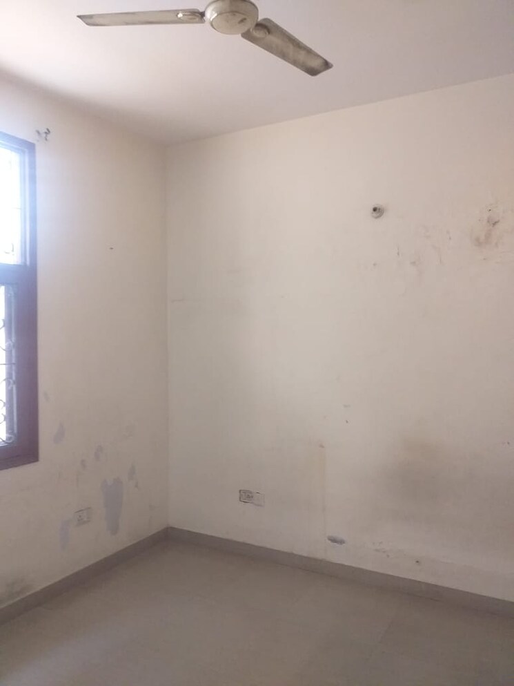 Room, xu 1 greater noida 1 Bedroom 30 Sq.Mt. Builder Floor In Xu 1 Greater Noida Greater Noida 9549196