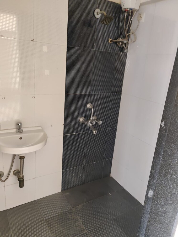 Bathroom, mashyakh-tower 2 Bedroom 700 Sq.Ft. Apartment In Malad West Mumbai 9549221