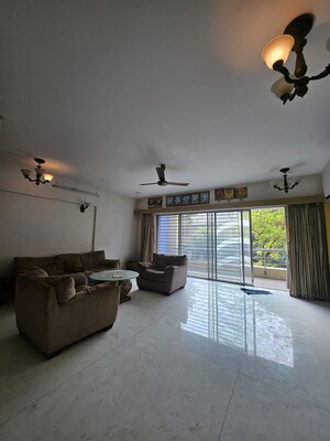 Living Room in 4 BHK Apartment at Tulsi Villa Santacruz, Santacruz West – for Rent