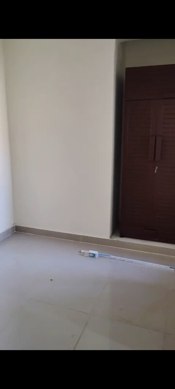 Room in 2 BHK Apartment at Amrapali Enchante, Tech Zone 4 Greater Noida – for Rent