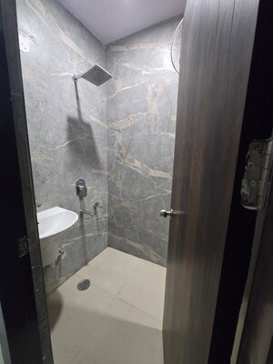 Attached Bathroom in 1.5 BHK Apartment at Lajpat Nagar 4 – for Rent