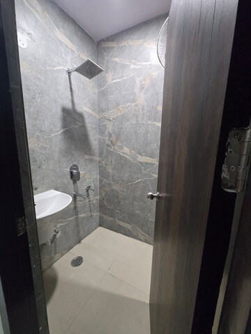 Attached Bathroom in 1.5 BHK Apartment at Lajpat Nagar 4 – for Rent