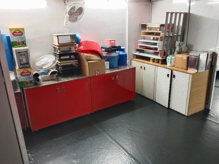 Kitchen, tata-primanti-villas 4 Bedroom 7000 Sq.Ft. Villa In Sector 72 Gurgaon 9549250