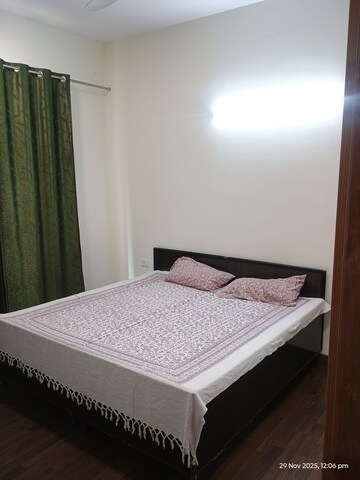 Bedroom in 3.5 BHK Builder Floor at BPTP Amstoria, Sector 102 – for Rent