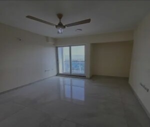 Room in 2 BHK Apartment at Sheth Avalon, Laxmi Nagar – for Rent