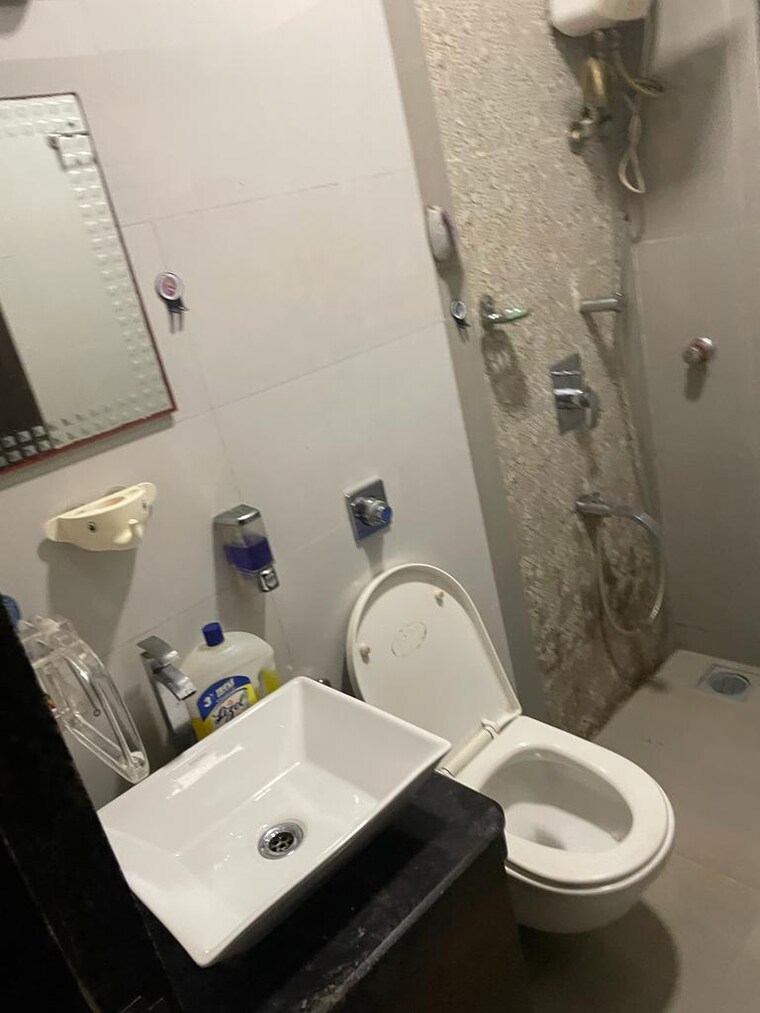 Bathroom, sindhi-society 2 Bedroom 942 Sq.Ft. Apartment In Chembur Mumbai 9549301