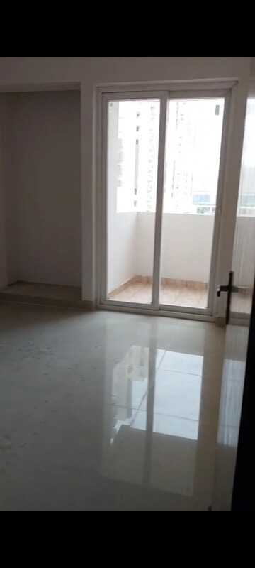 Room in 2 BHK Apartment at Amrapali Riverview, Amrapali Leisure Valley – for Rent